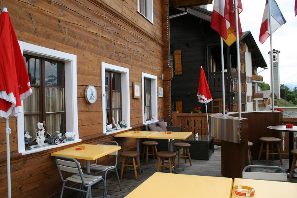 B&B Café de la Poste Agettes Exterior foto